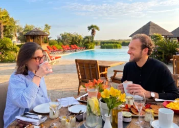 Brunch à l'hotel l'estelle en camargue au bord de la piscine